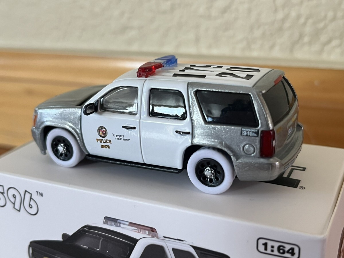 1:64 Scale 596 Model Chevrolet Tahoe LAPD Los Angeles Limited