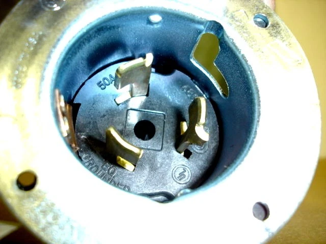 Enchufe de entrada trifásico Pass & Seymour CS8177 Turnlok 50A Foto 2 de 3