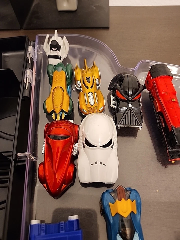 Lote de 7 Hot Wheels y 3 Surtidos + Estuche Darth Vader Foto 3 de 4