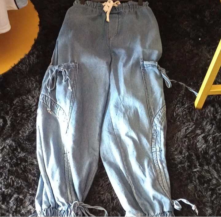 Women’s Light Wash Blue Denim Cargo Jogger Jeans, Drawstring Waist L