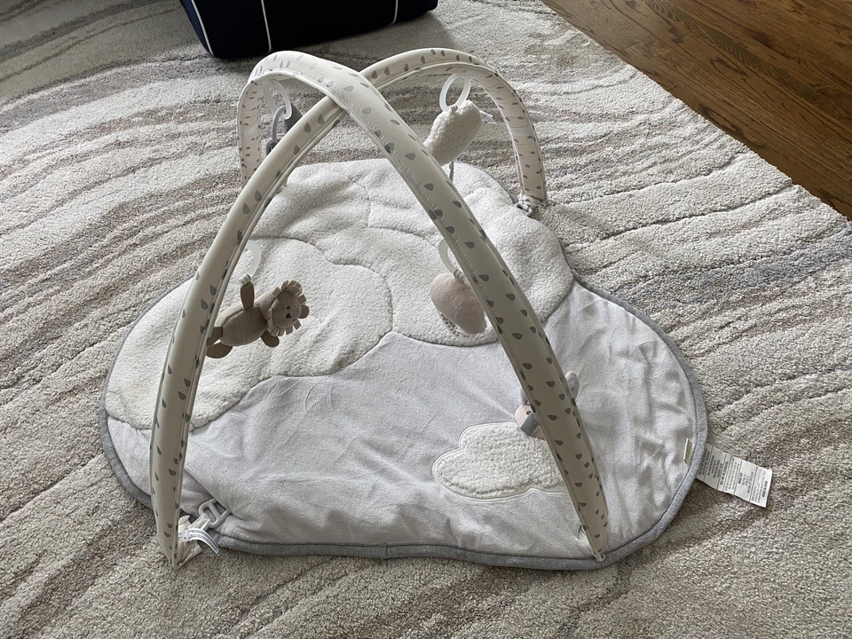 Gimnasio de actividades Pottery Barn Kids Skip Hop Dreamy Skies Foto 4 de 4