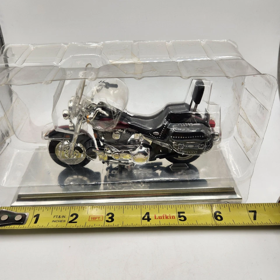 Harley-Davidson 2000 FLSTC Heritage Softail Classic Die-Cast Motorcycle Maisto - Image 4 of 4