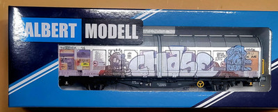 ALBERT MODELL HO 245039 SLIDING WALL CARRIAGE HBBILLNS SBB, EP.VI, GRAFFITI