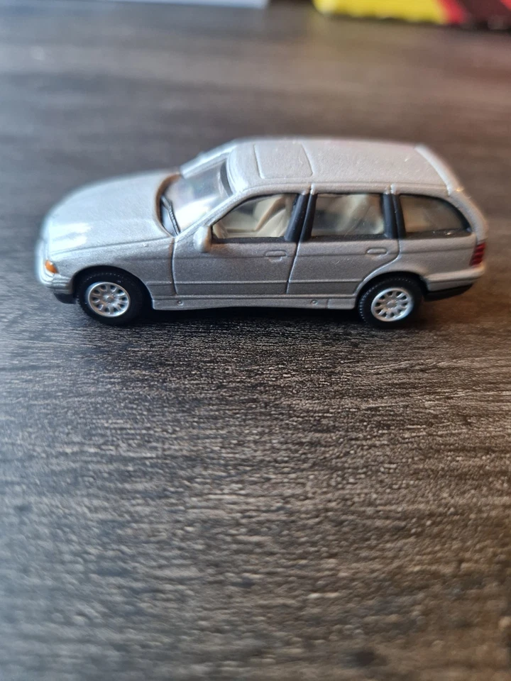 SCHUCO BMW 320i TOURING SILVER SCALA 1/72 - Immagine 2 di 4