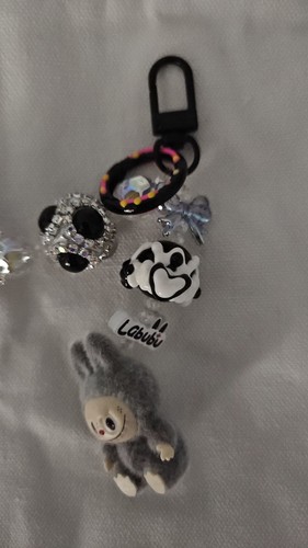 Labubu Toys Lot de boucles d'oreilles faveurs de fête breloques de téléphone sac fourre-tout NEUF - Photo 21 sur 23