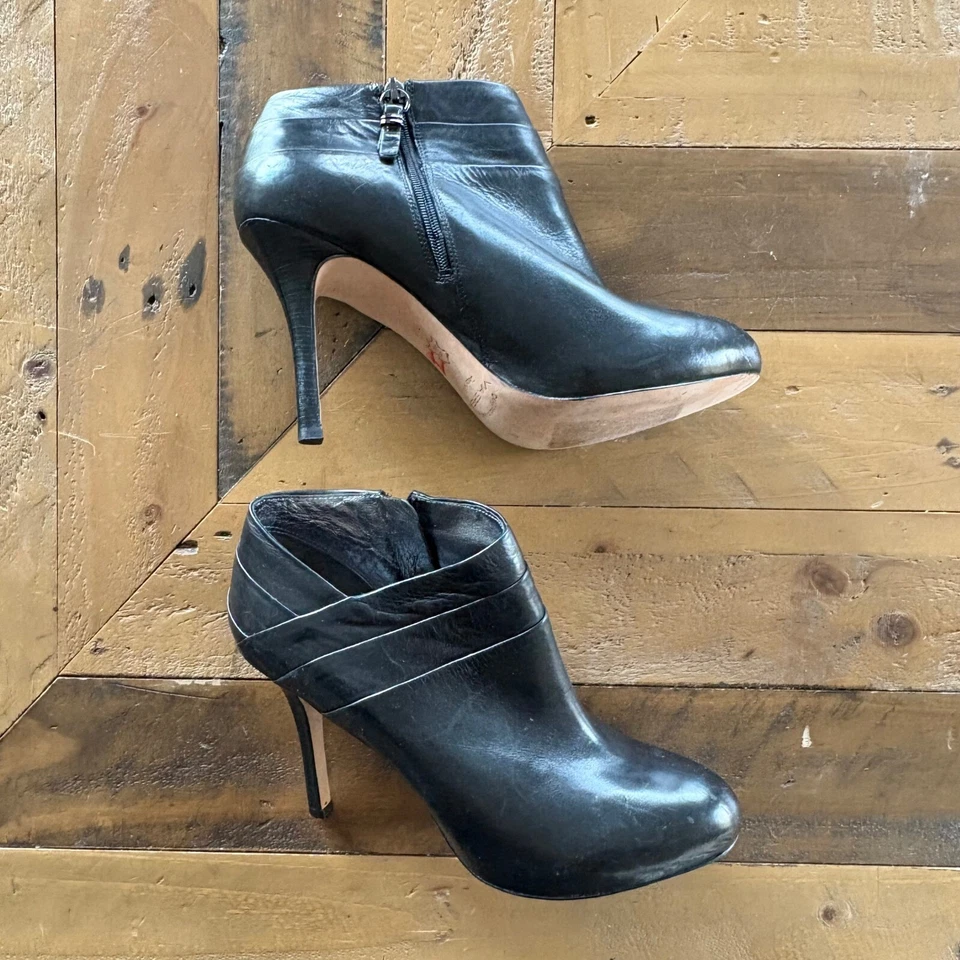 $298 VIA SPIGA Botines Italianos Cuero Tacón de Aguja Botines Negros 7.5M Usados en Excelente Condición Foto 2 de 4