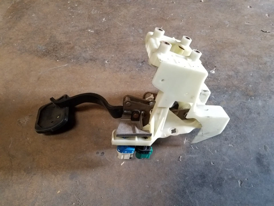 2004 2005 2006 2007 2008 JAGUAR XJ8 XJ8L XJR VANDEN PLAS BRAKE PEDAL - Image 3 of 3