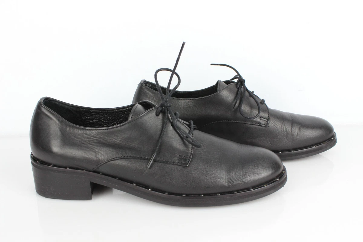 Derby clouté femme sale