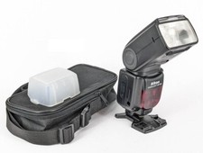 NIKON SPEEDLIGHT SB-900 AF CAMERA FLASH WITH CASE