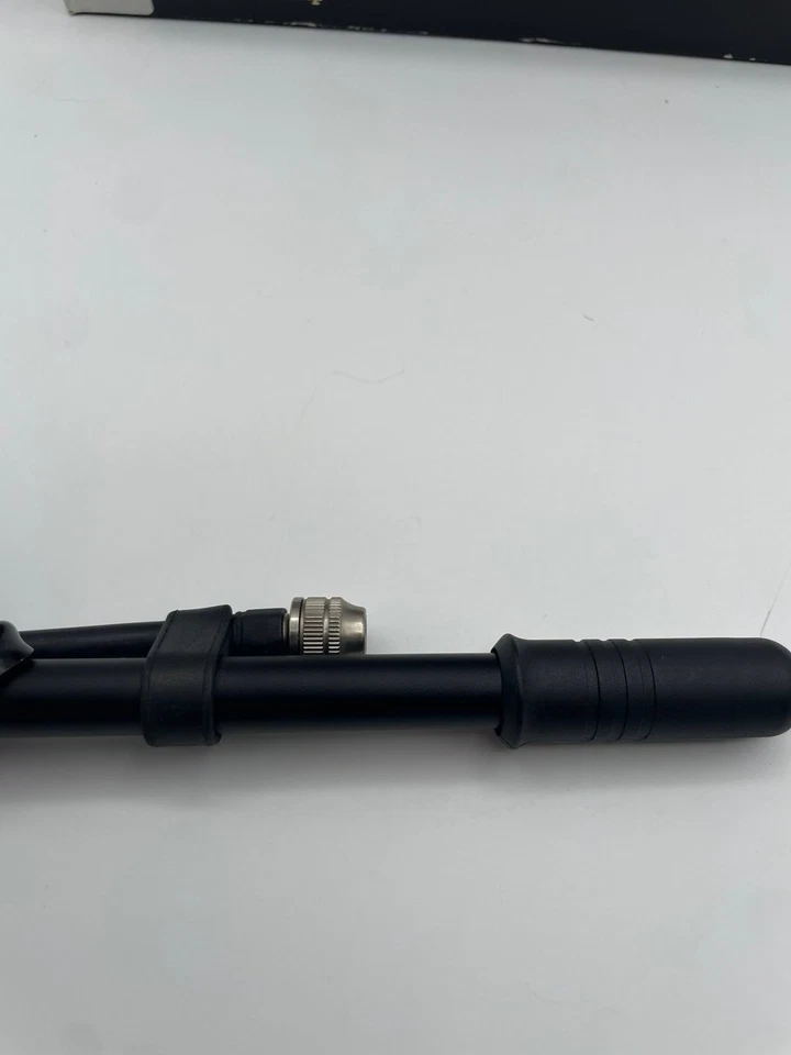 Bomba de aire de suspensión Harley Davidson Touring OEM 54630-03A Foto 3 de 4