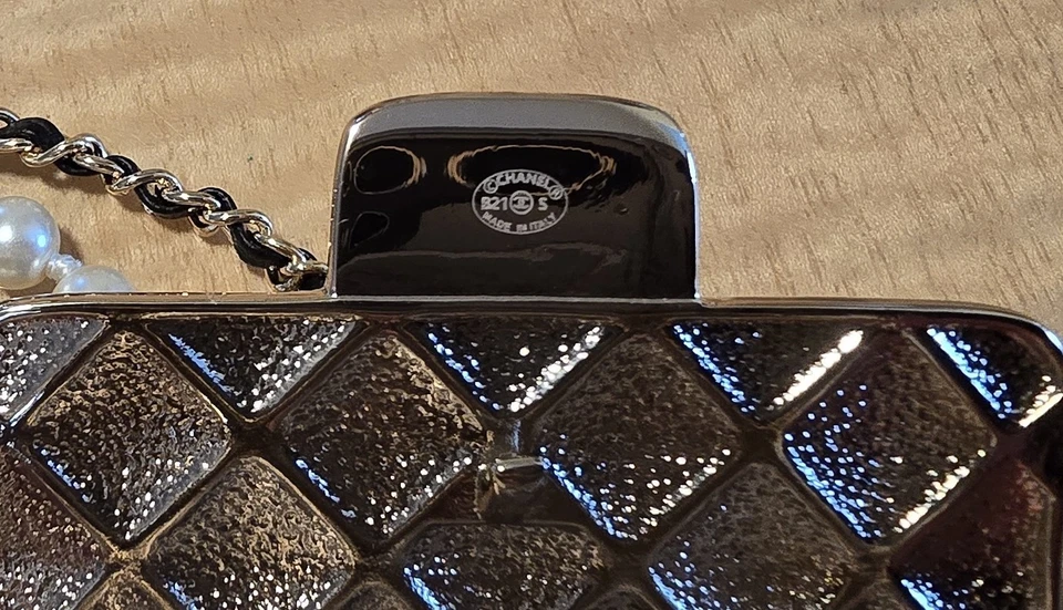 CHANEL MICRO BAG Collar Colgante 2 Correas Bandolera Oro y Perlas Foto 3 de 4