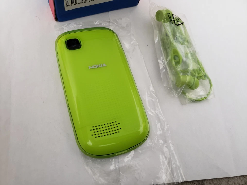 Nokia Asha 201 (Unlocked) 2.4" QWERTY Mobile Phone Green Rare - Image 2 of 4