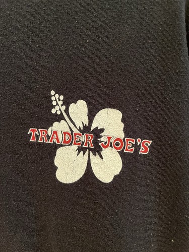 Trader Joe’s Crew Member Sz-L Hibiscus 🌺 Flower Short Sleeve Black T Shirt EUC - Picture 5 of 5