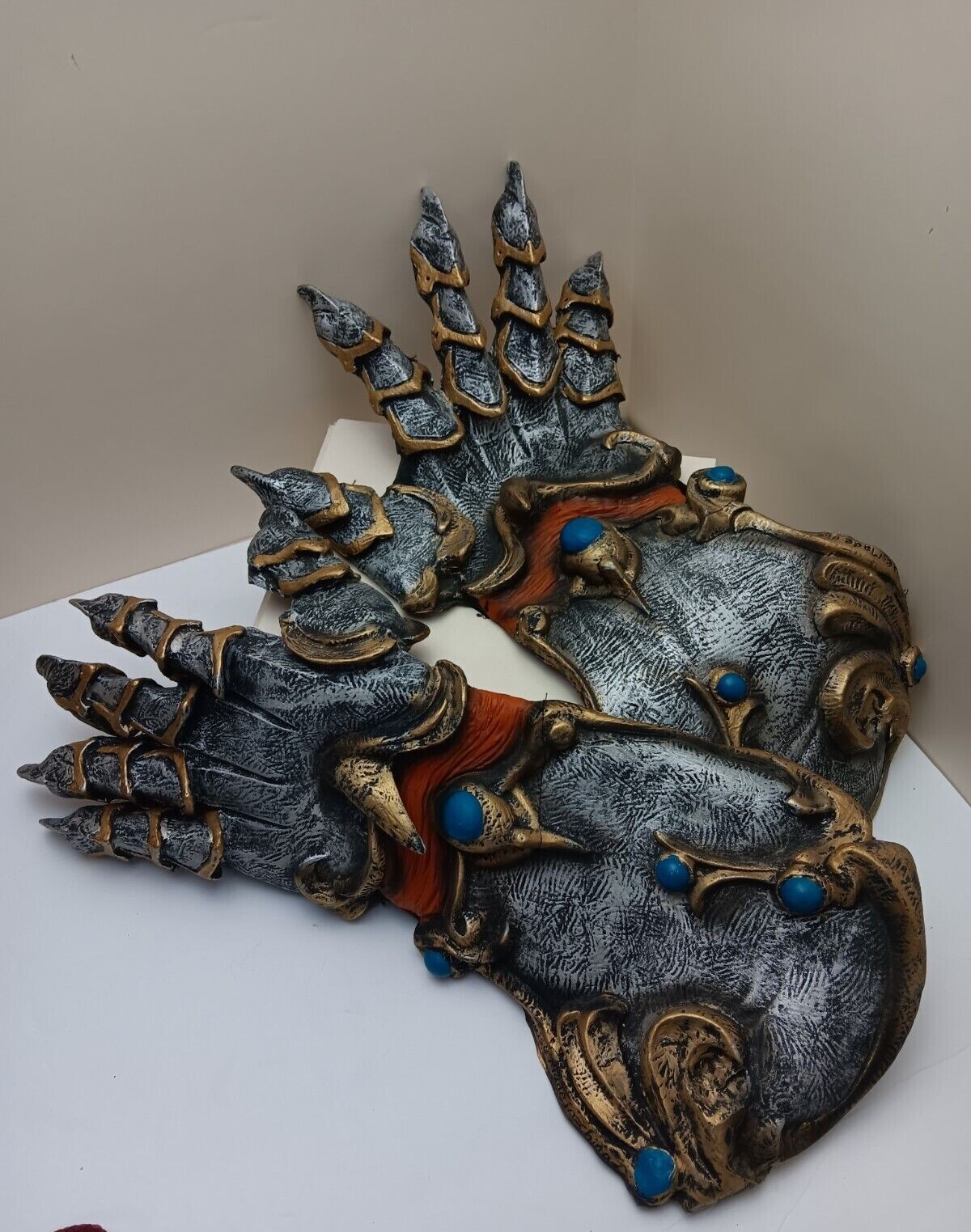 2005 Disguise Medieval Gauntlets Costume Accessory Gem