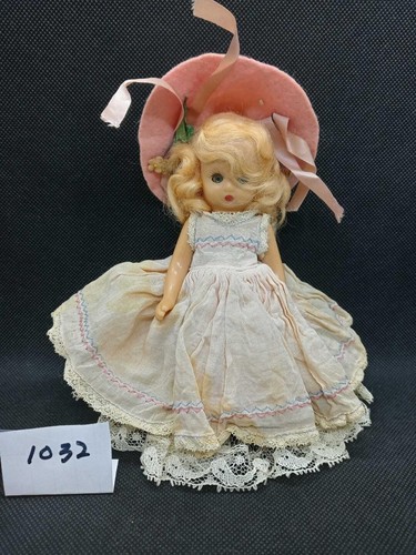 BLOND HAIR LITTLE GIRL EYES OPEN & CLOSE PRETTY DRESS 7 A SOUTHERN LARGE HAT