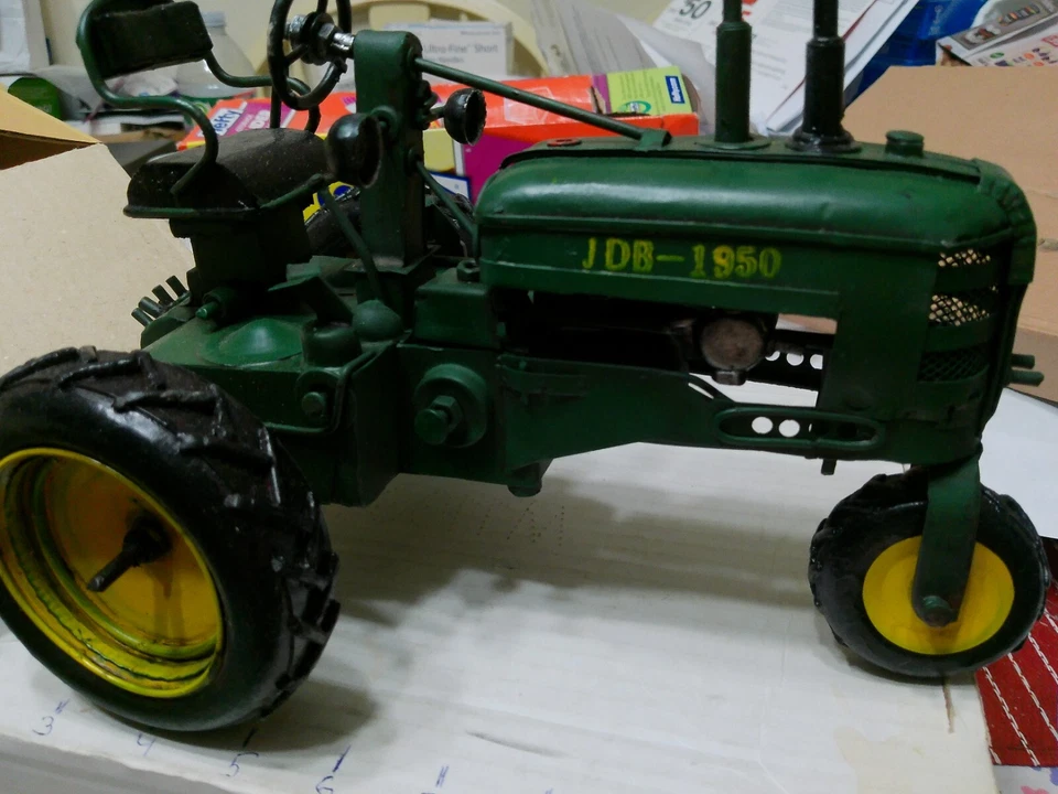 1 /12 GREEN TRACTOR IN A BOX Lot 0 0 0 0 4 - Image 4 of 4