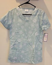 Willow Brook Scrub Top, Women  s Small Light Blue With Snowflake Pattern