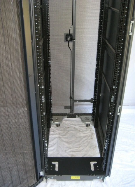 HP Server Rack 696562-002 42U – Rack 19" Professionnel Serveurs & Réseau - Photo 1/1