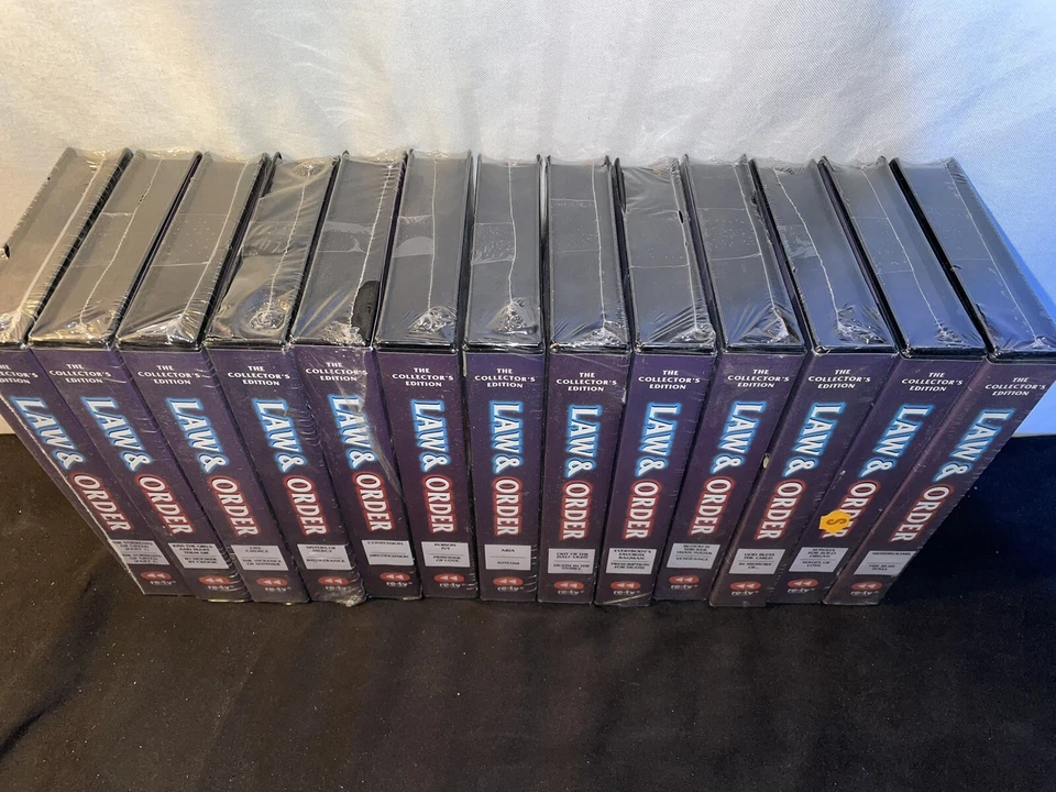 New and Sealed Law & Order Collectors Edition Lot of 13 VHS Tapes Foto 2 de 2