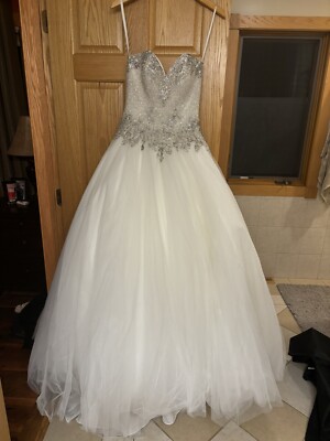 Allure Couture C323 Ivory Size 4 Wedding Dress