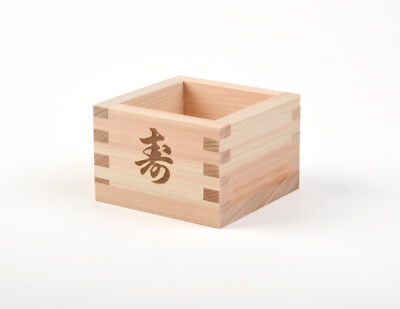 Sake Becher , Masu , aus Zedernholz , verschiedene Motive , Japan
