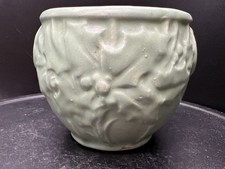 1930’s Nelson McCoy Stoneware Matte Green Holly and Berries Small Jard 4 Inch