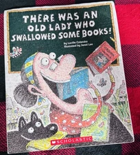 There Was an Old Lady Who Swallowed Some Books! Paper back/Scholastic 2012
