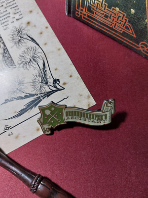 Harry Potter Pin Groundskeeper`s Assistant Badge (The Wizarding Trunk exclusive)