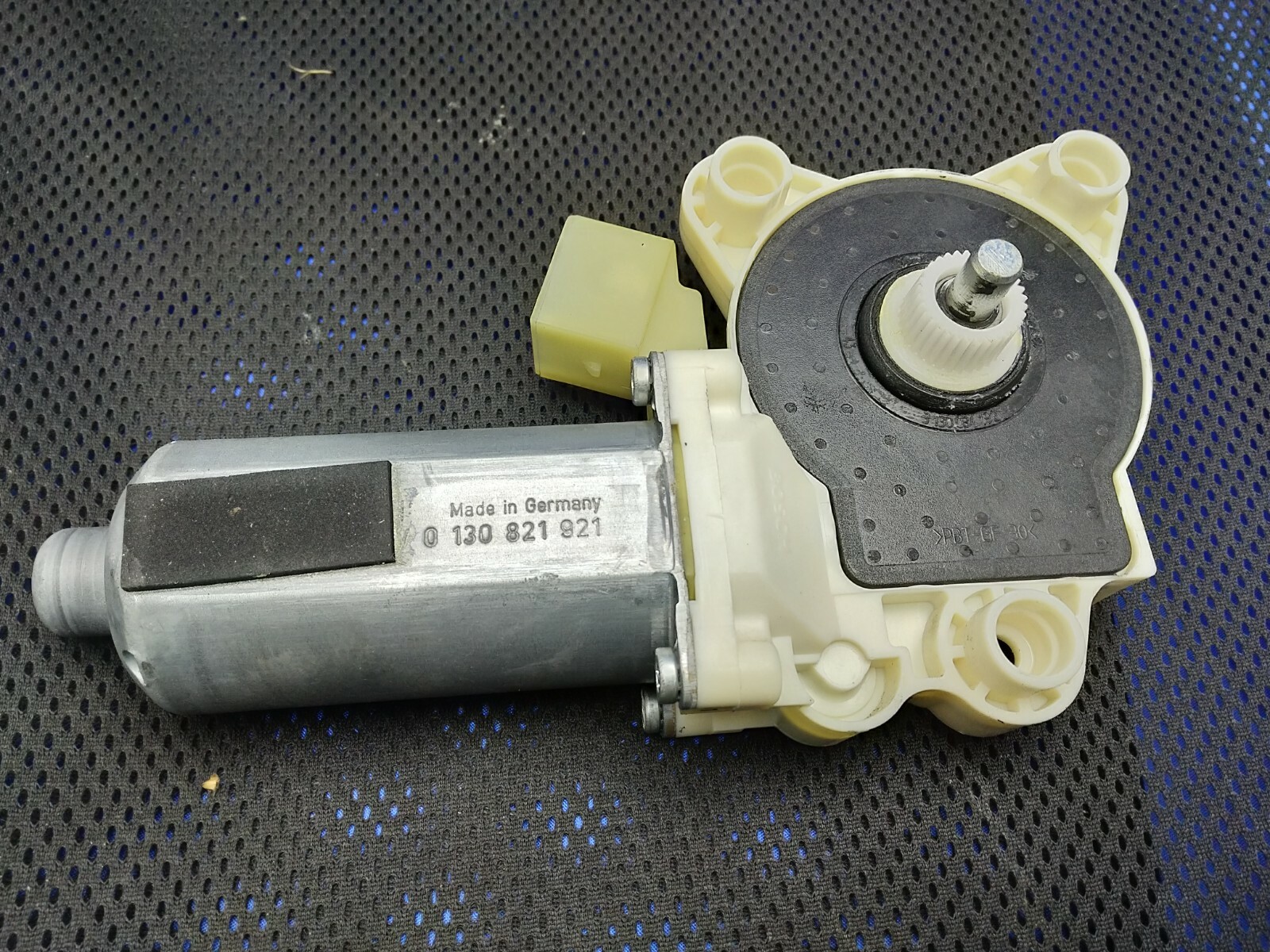 Mercedes SL SL500 R230 / W230 Right Window Motor.. Part Number 