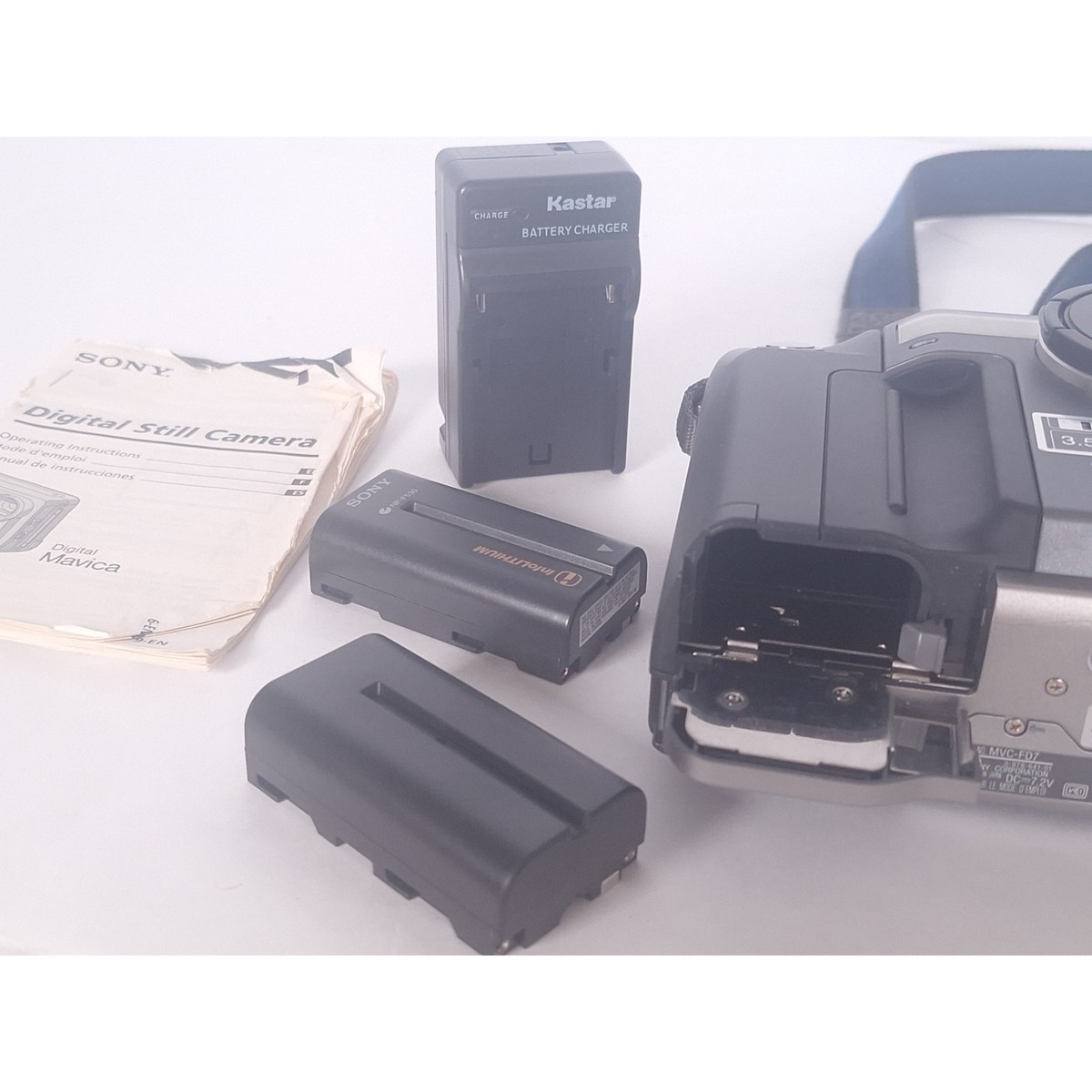 Sony Mavica MVC-FD7 3.5″ Floppy Digital Camera w/ 2 Batteries