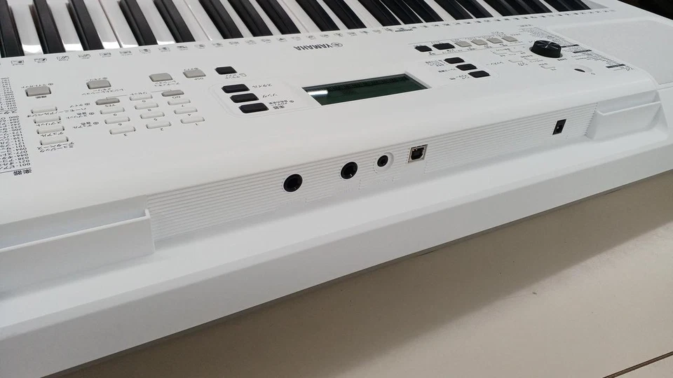 YAMAHA EZ-300 keyboard From Japan - Image 4 of 4