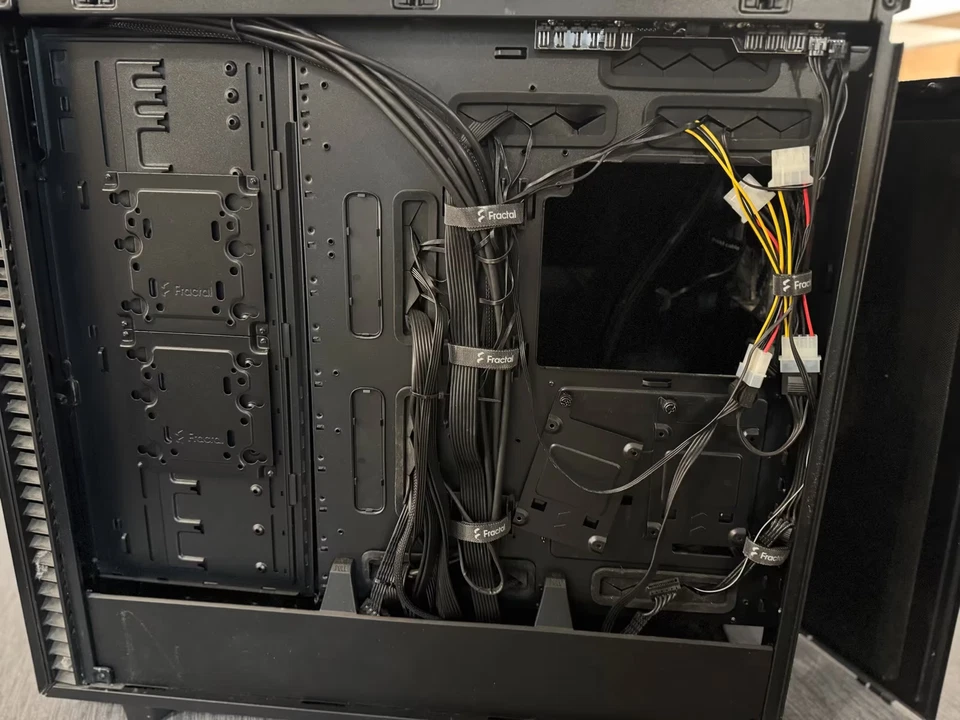 Fractal Define 7 XL Tower + Corsair iCUE H170i CPU Kühlung - Bild 4 von 4