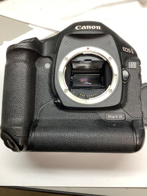 Canon EOS 1D Mark III 10.1MP DSLR Camera Tested