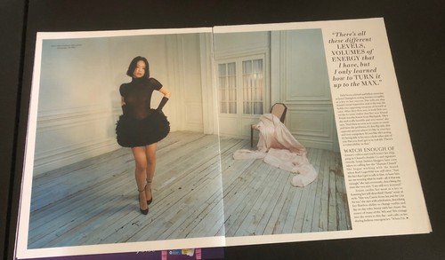 2024 Jennie of Blackpink - Magazin 8-seitiger Modeausschnitt Artikel - Bild 4 von 7