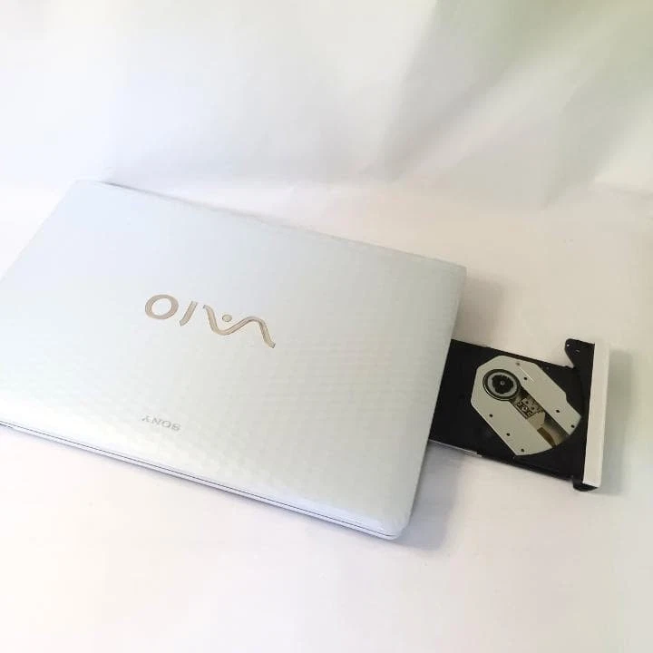 SONY VAIO VPCEH28FJ Core i5 - 2430M 15.5 in 8GB SSD 128GB Windows11 Home - Image 4 of 4