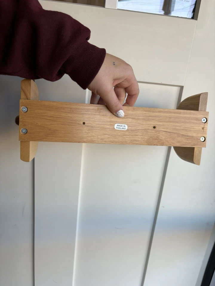 Wooden Wall-Mount Paper Towel Holder Foto 2 de 2