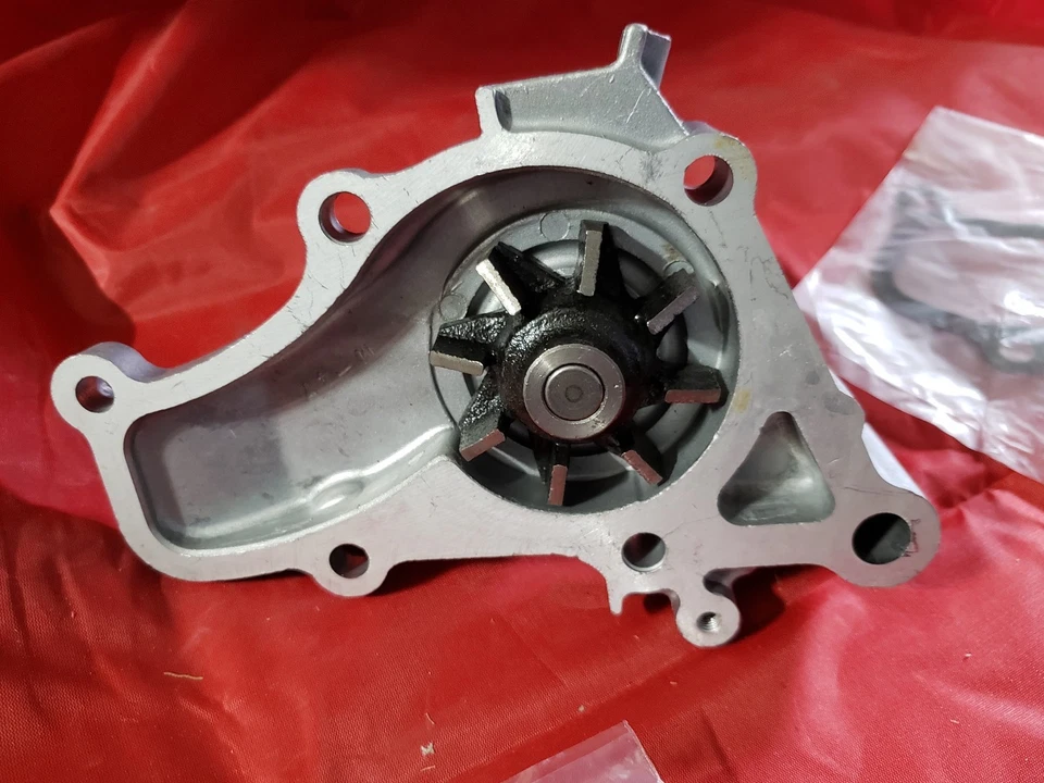 Bomba de agua para motor GMB Japón Topline WPMI22 WP MI-22 NOS Foto 4 de 4