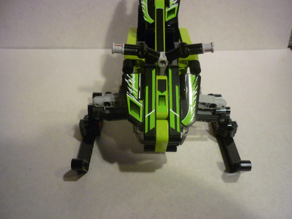 LEGO Technic 42021 Snowmobile, photo 2 sur 5
