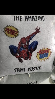 Personalisiertes Spiderman Pailletten Kissen / Geschenk für jeden Anlass weiß mit silber  