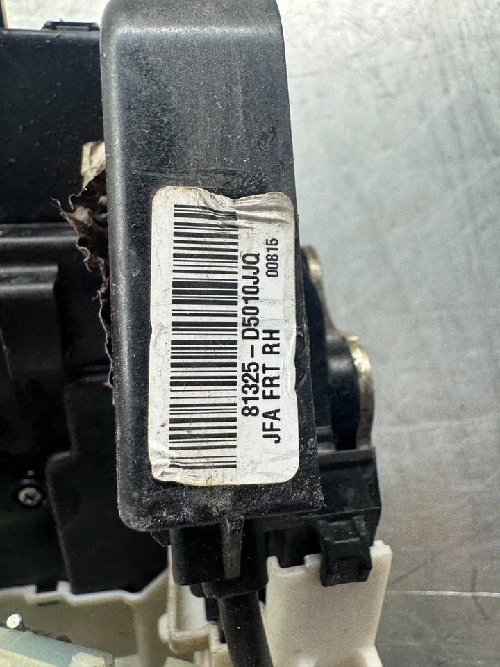 Actuador de cierre de cerradura de puerta de pasajero delantero KIA Optima 2016-2020 OEM 81325-D5010 Foto 3 de 4