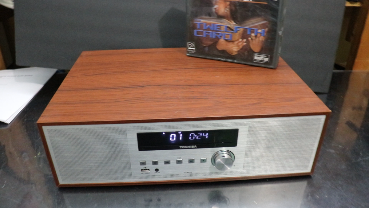Toshiba TY-CWU700 CD USB FM Radio Stereo System Tested Working