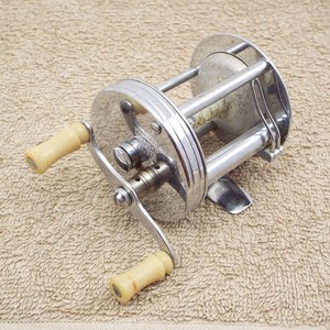 PFLUEGER TRUMP NO. 1943 antique fishing reels vintage
