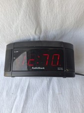 Radio Shack Vintage Digital Alarm Clock Radio Battery Backup