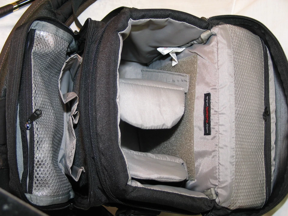 LOWEPRO model Nova 2 SHOULDER CARRY CASE for 35mm SLR DSLR CAMERA  excellent - Image 4 of 4