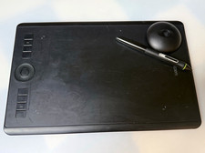 Wacom Intuos Pro PTH-660, Medium size w/ Pen  Pen Stand