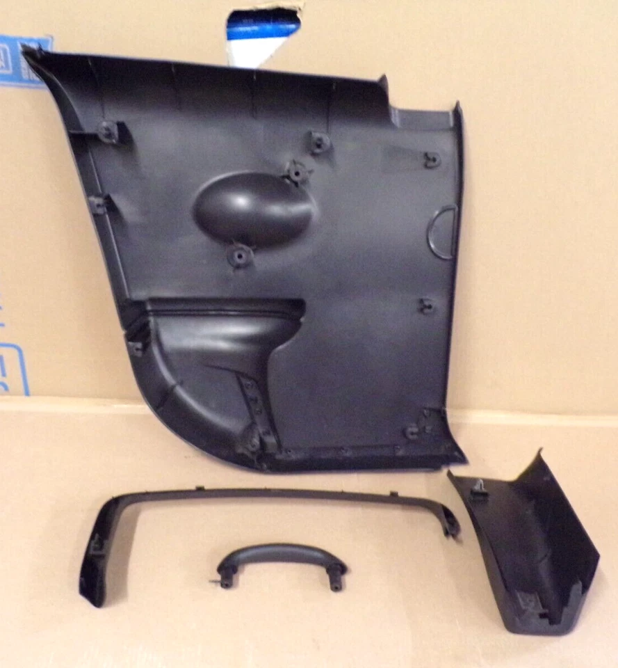 Panel de puerta cupé Saturn Ion 2004 cupé (trasero del pasajero) 2003-2007 Foto 2 de 2