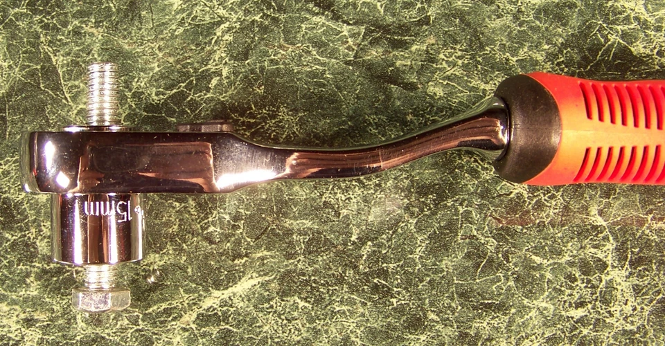 13pc Go Thru Spline Socket Ratchet Set SAE and METRIC 20 Sizes Hollow Center - Image 3 of 4