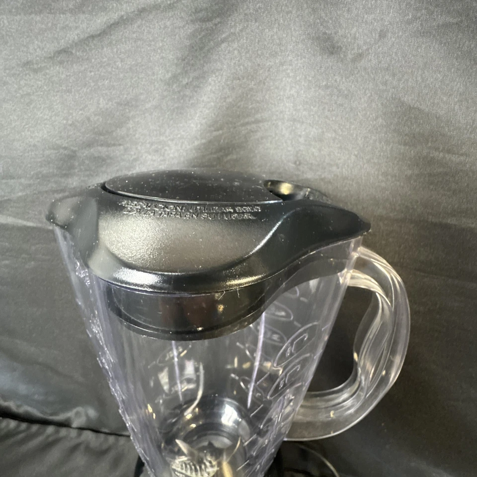 Licuadora Oster 12 velocidades modelo 6812 base de acero inoxidable todo metal accionamiento completo Foto 4 de 4