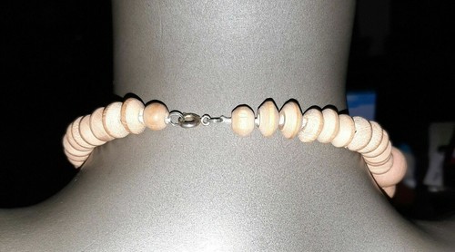 Vintage Necklace choker light wood graduated sizes 18" long - Picture 3 of 4