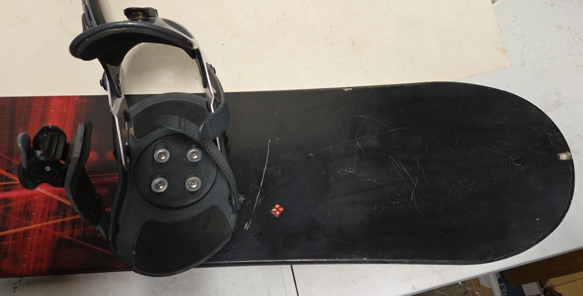 Liquid Snowboards Storm Snowboard with Lamar GX30 Bindings M/L 142